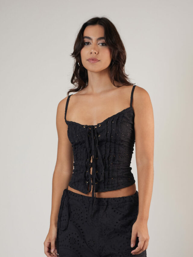 Blusa Laise Ilhós Preta