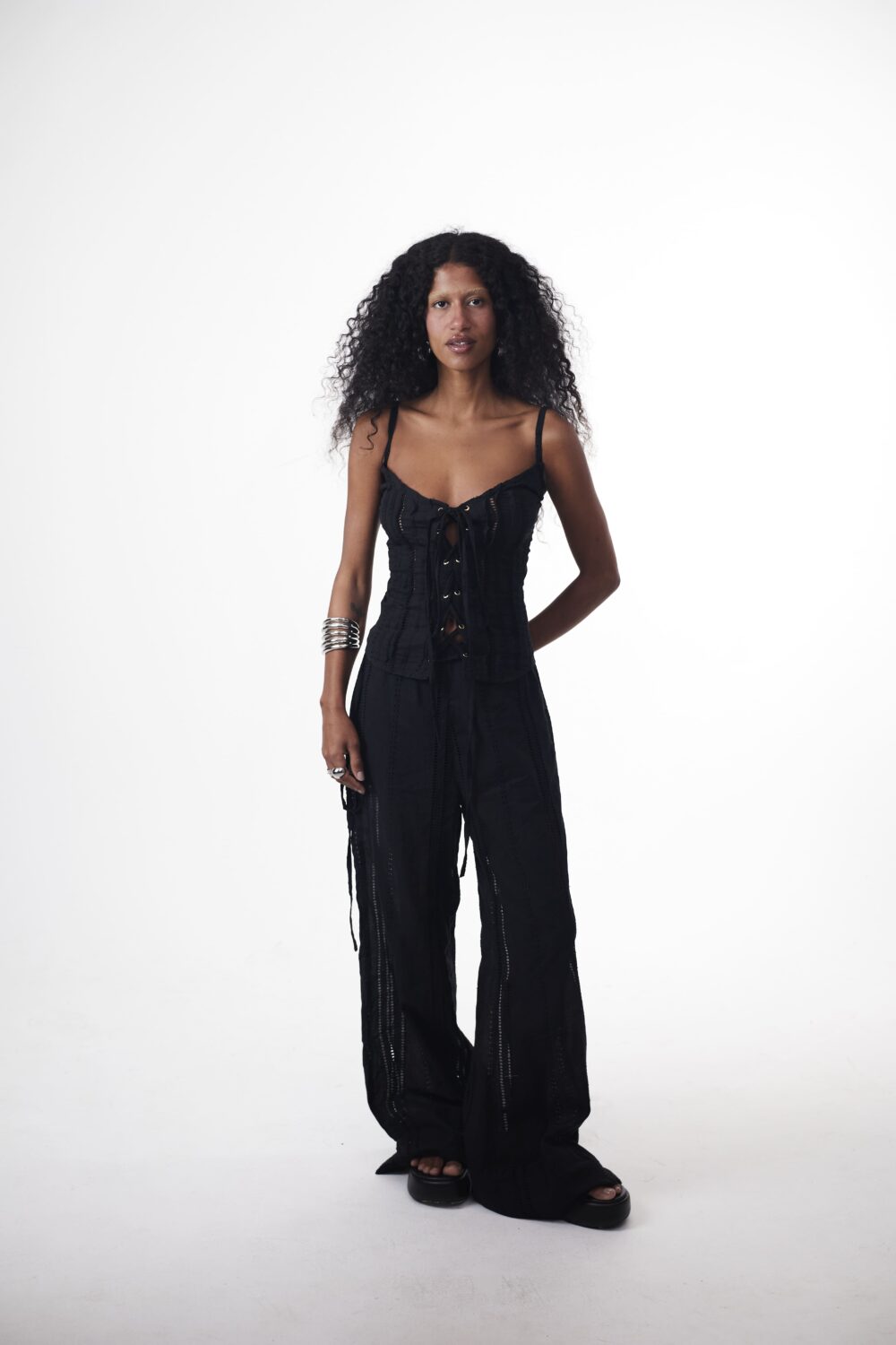 Blusa New Laise Ilhós Preta - Imagem 14