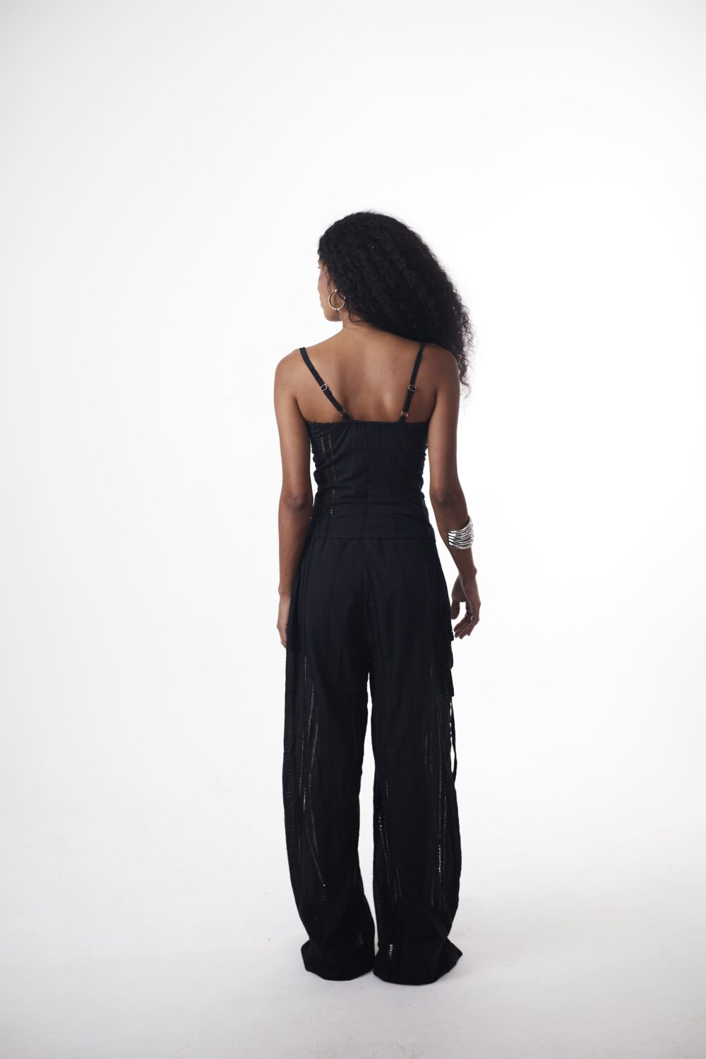 Blusa New Laise Ilhós Preta - Imagem 17