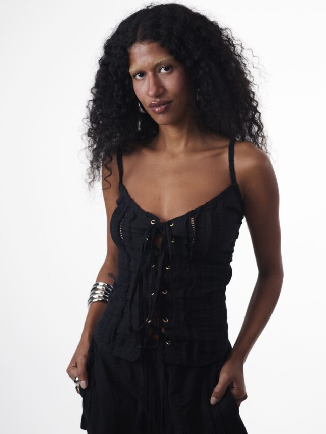 Blusa New Laise Ilhós Preta