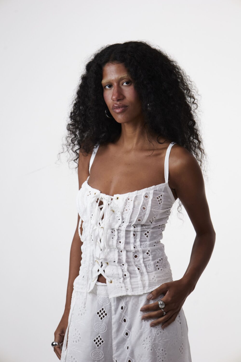 Blusa New Laise Ilhós Off - Imagem 2