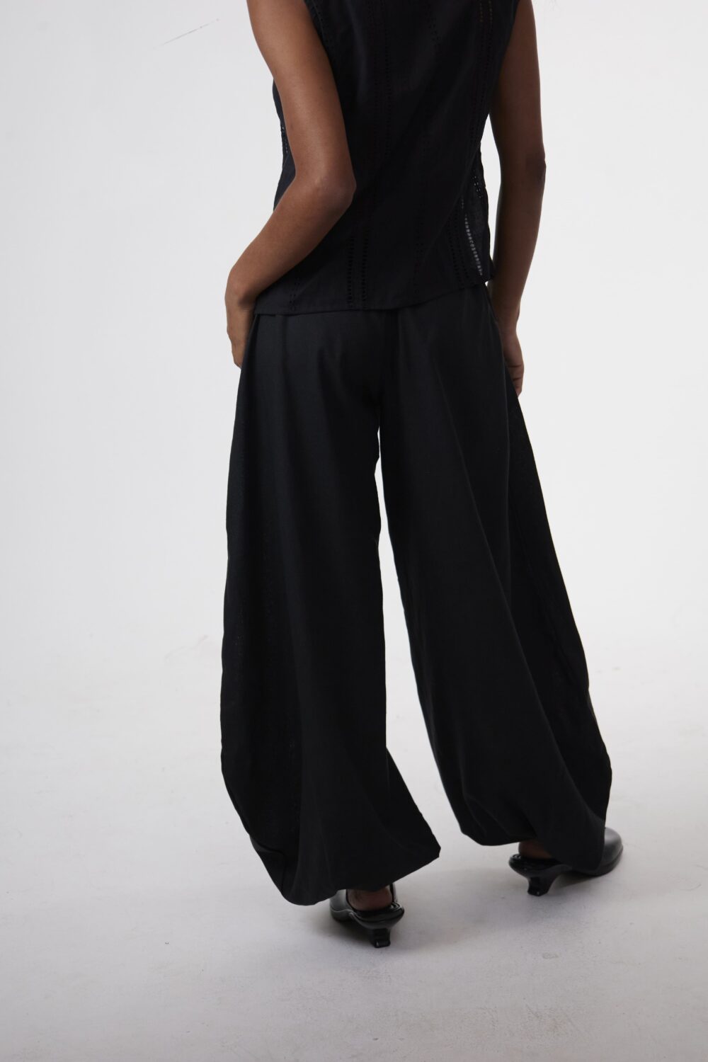Calça Aladim Oversized Preta - Imagem 12