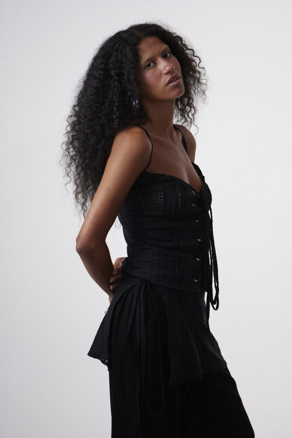 Blusa New Laise Ilhós Preta - Imagem 7