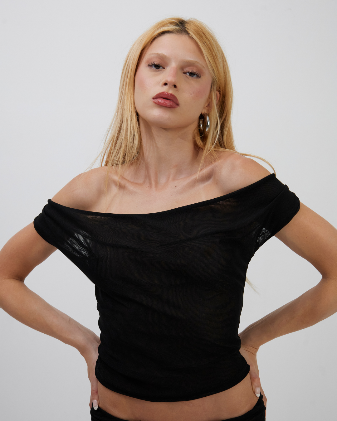 Blusa Ombro Caído Tule Preta - Imagem 2