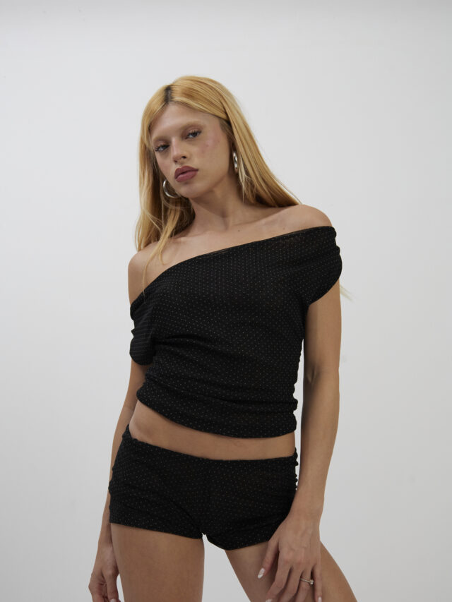 Blusa Ombro Caído Mini Poá Preto