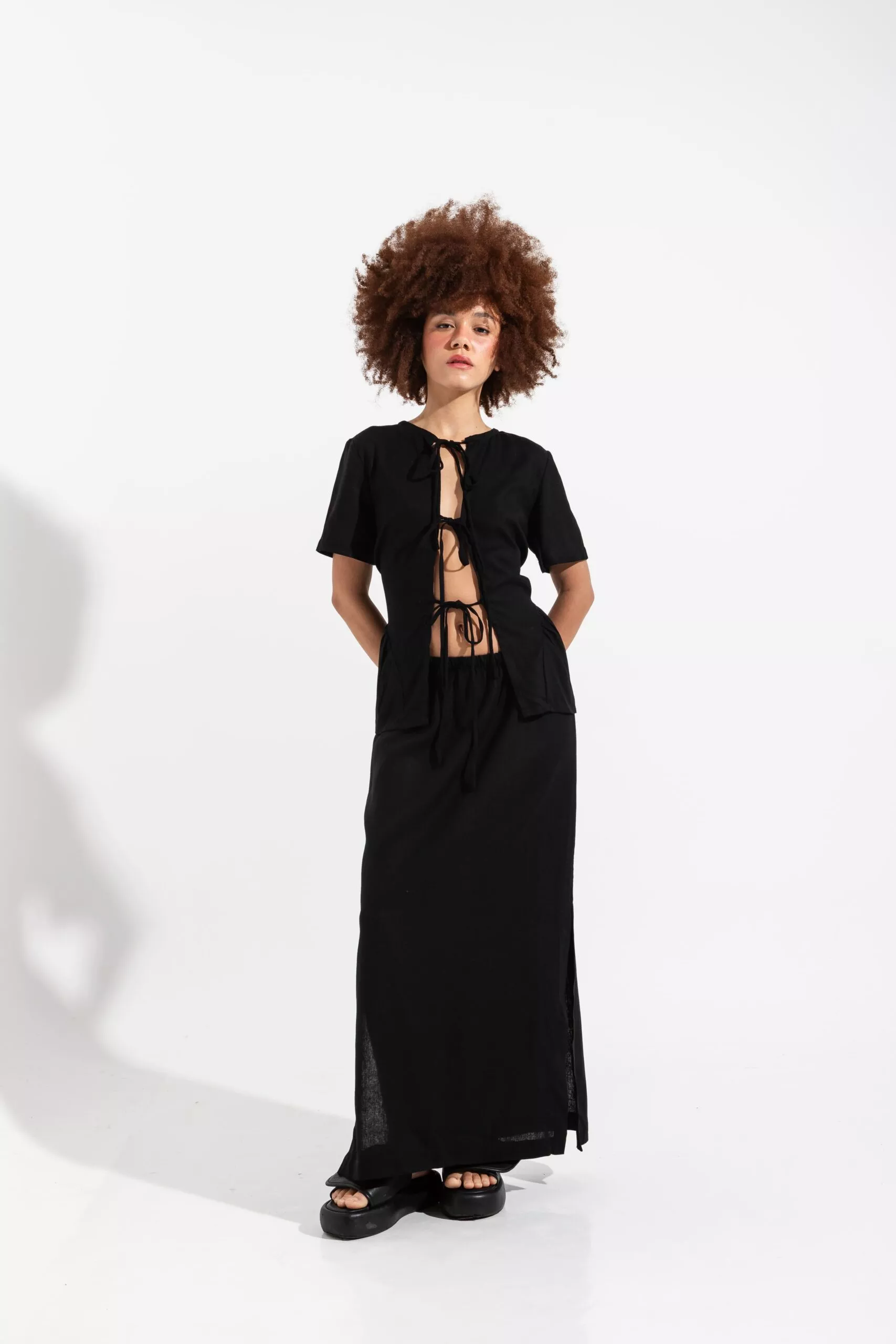 Saia Midi Fendas Laterais Preta