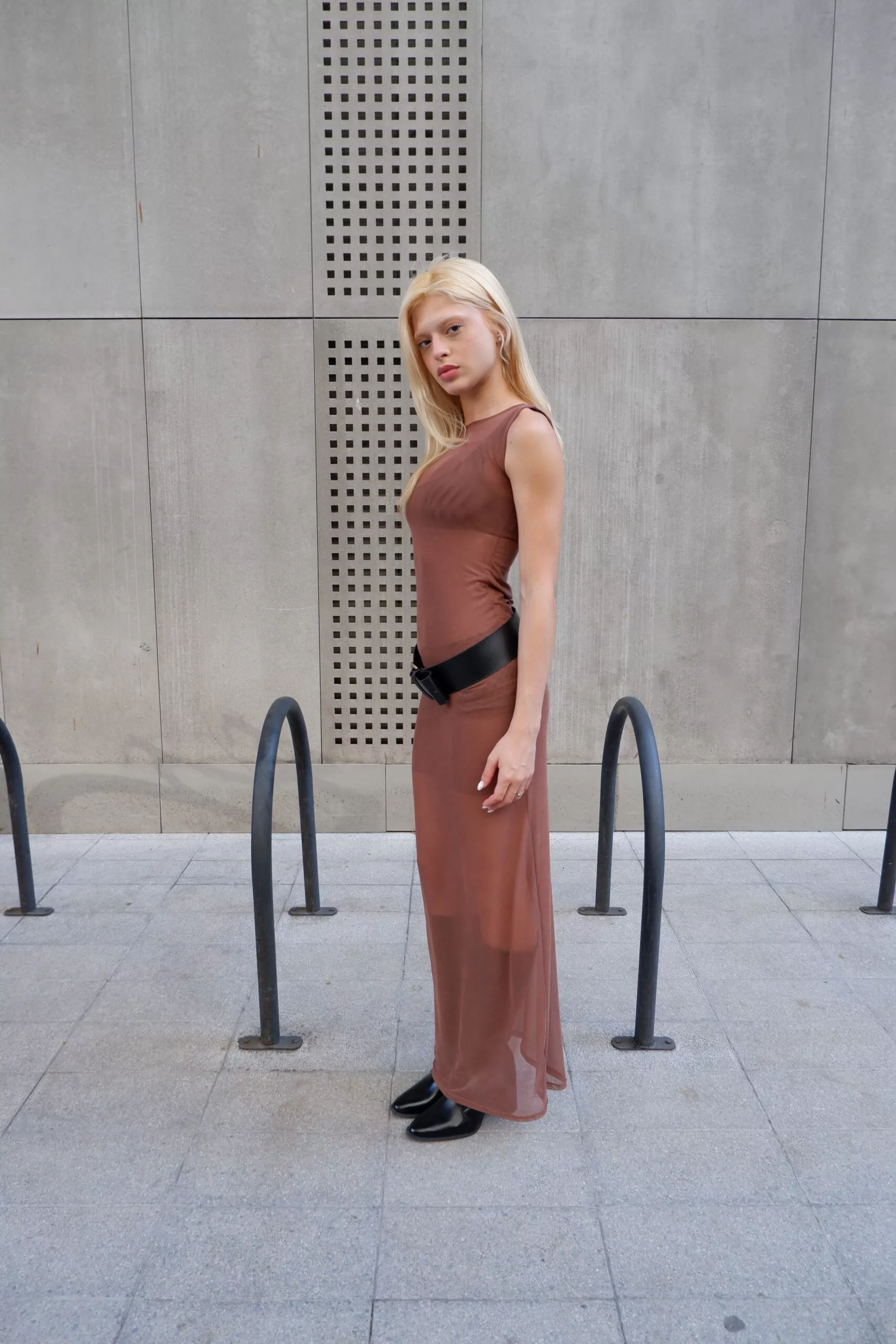 Vestido Longo Assimétrico Tule Marrom - Imagem 16