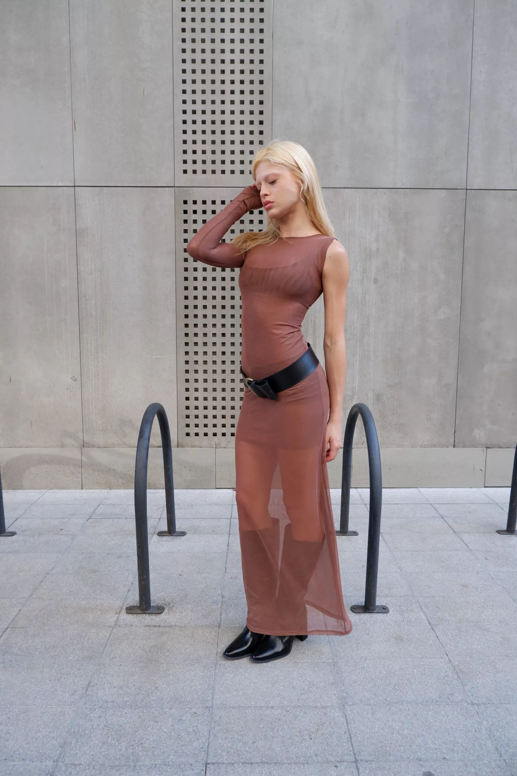 Vestido Longo Assimétrico Tule Marrom - Imagem 2