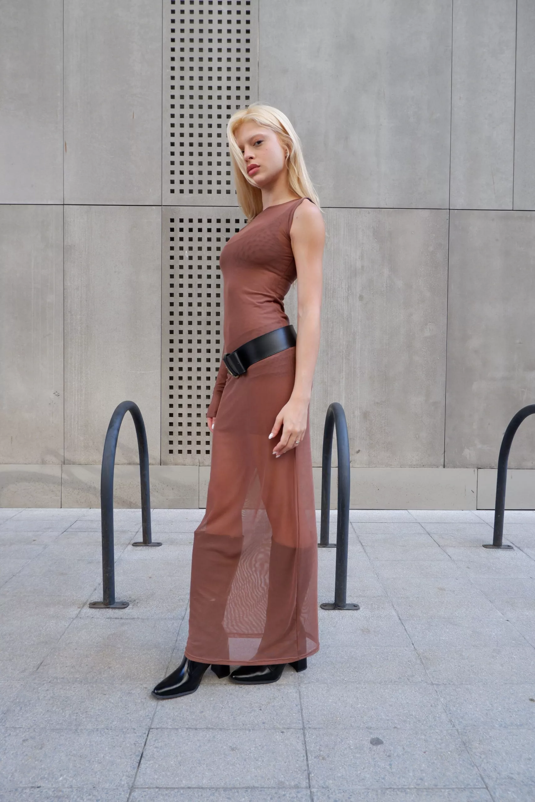 Vestido Longo Assimétrico Tule Marrom - Imagem 17