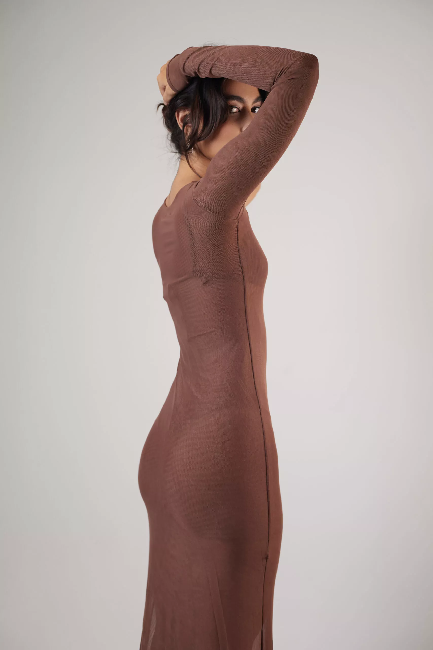 Vestido Longo Assimétrico Tule Marrom - Imagem 11