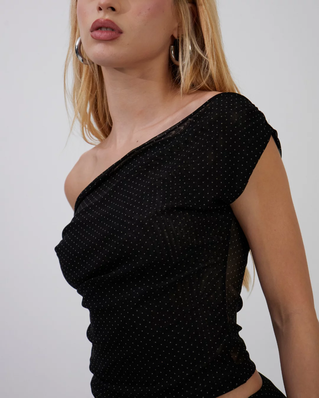 Blusa Ombro Caído Mini Poá Preto - Imagem 2