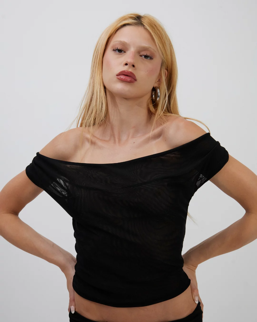 Blusa Ombro Caído Tule Preta - Imagem 2