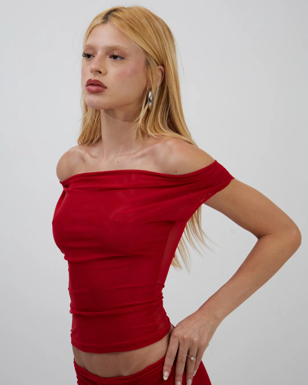 Blusa Ombro Caído Tule Vermelha - Imagem 2