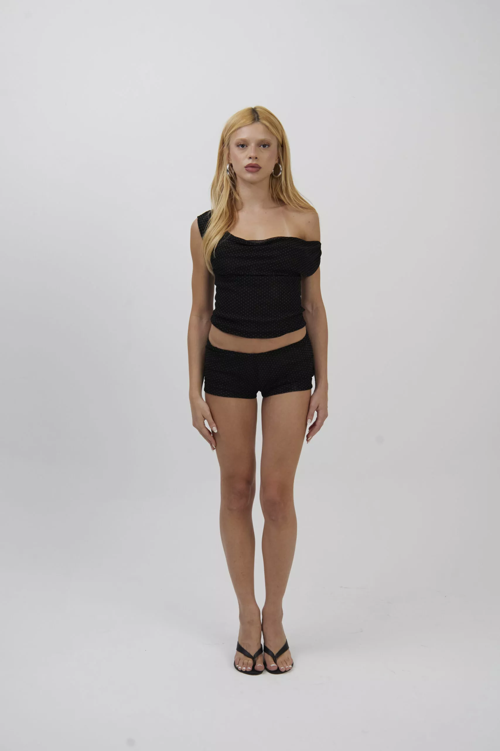 Blusa Ombro Caído Mini Poá Preto - Imagem 8