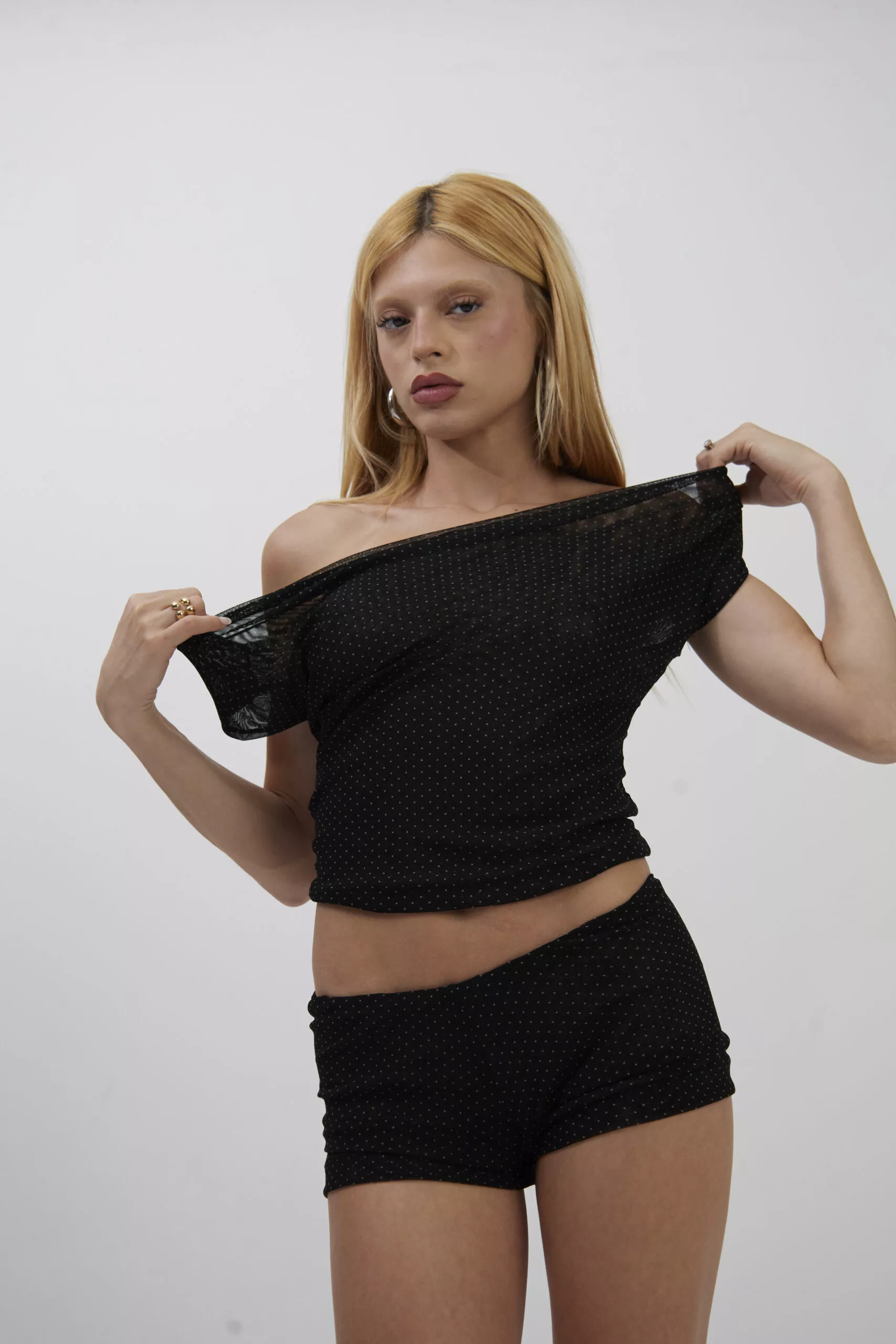 Blusa Ombro Caído Mini Poá Preto - Imagem 6